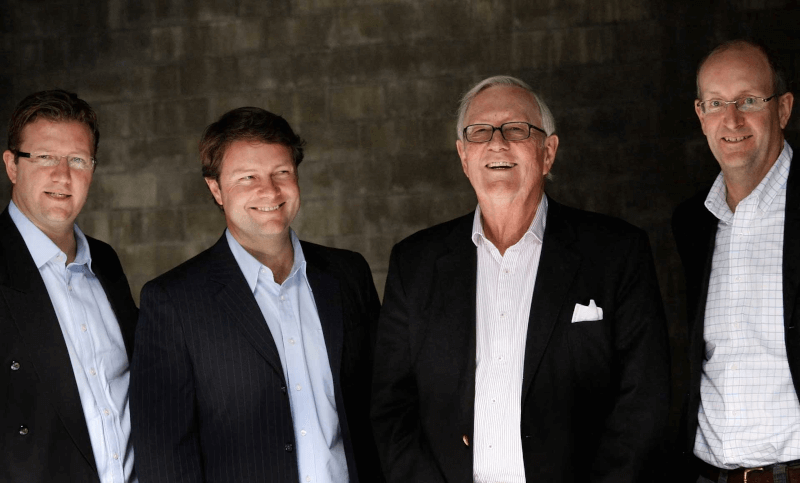 ジャスティン、クリントン、ビル、ミッチェル・テイラー ジャスティン、クリントン、ビル、ミッチェル・テイラー