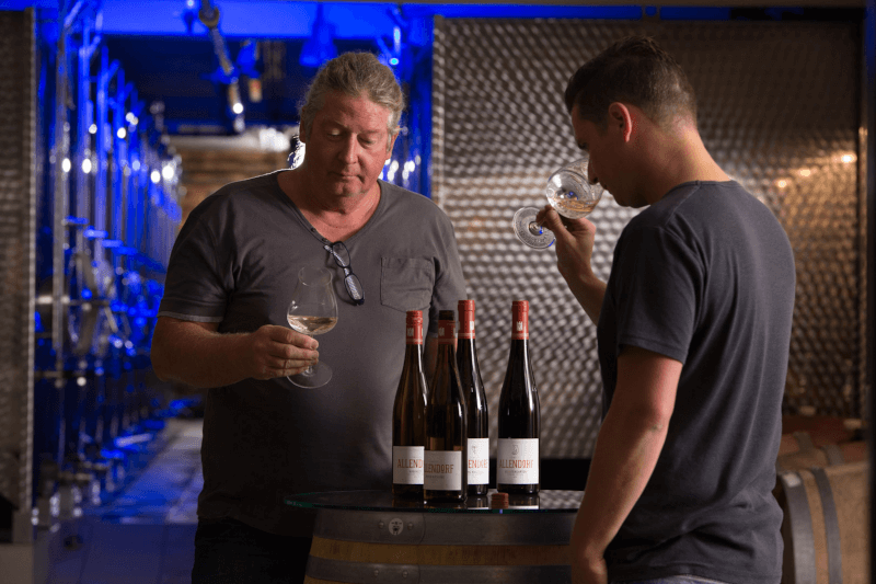 試飲会でのセラーマスター