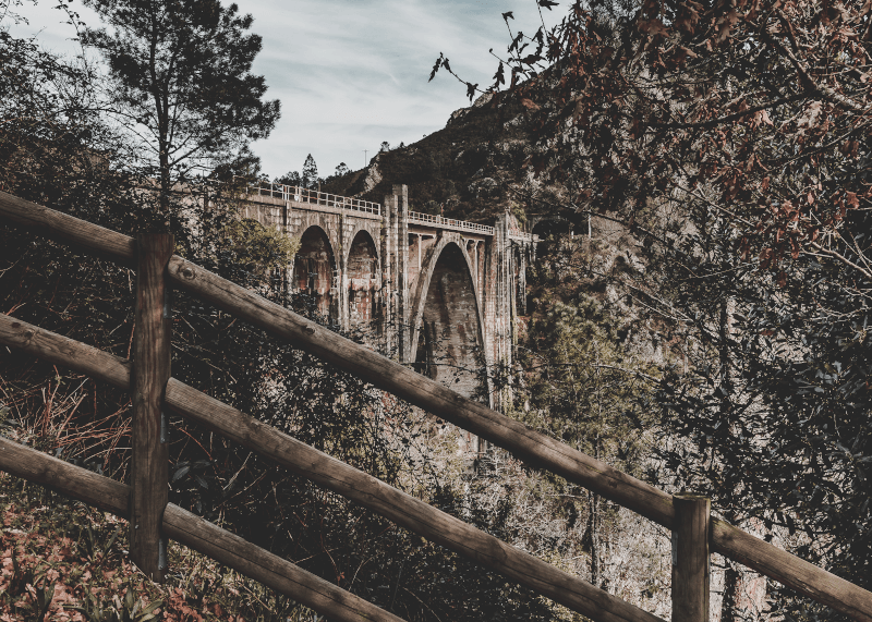 ワインの名前の由来となった「グンディアン・ブリッジ