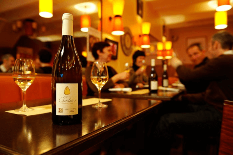 シャトレーヌのボトルが、夜にフレッシュさをもたらす シャトレーヌのボトルが、夜にフレッシュさをもたらす