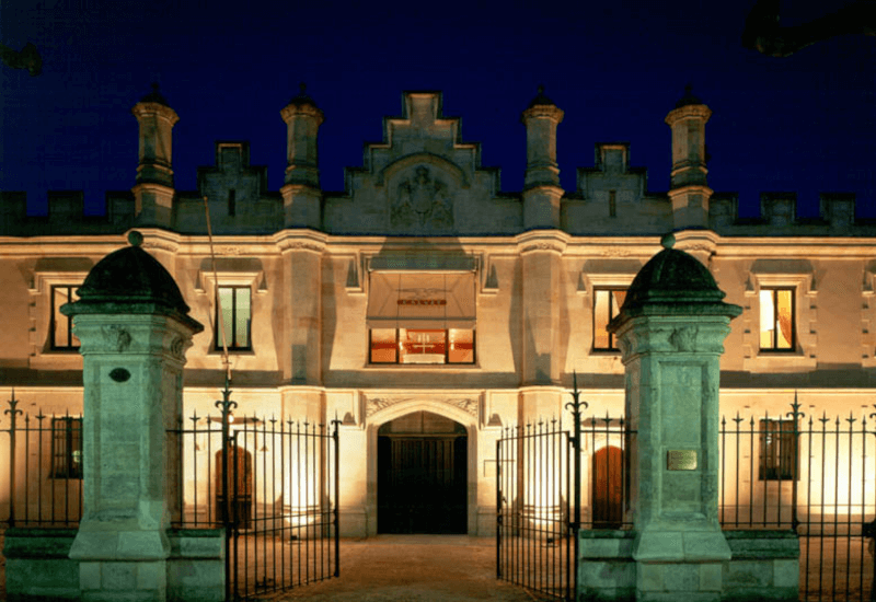 Das Hauptgebäude von Calvet