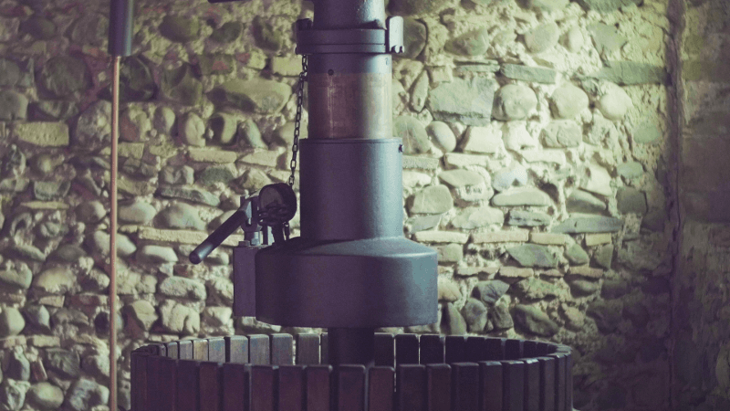 ボルゴ・コンベンティ社の油圧プレス ボルゴ・コンベンティ油圧プレス