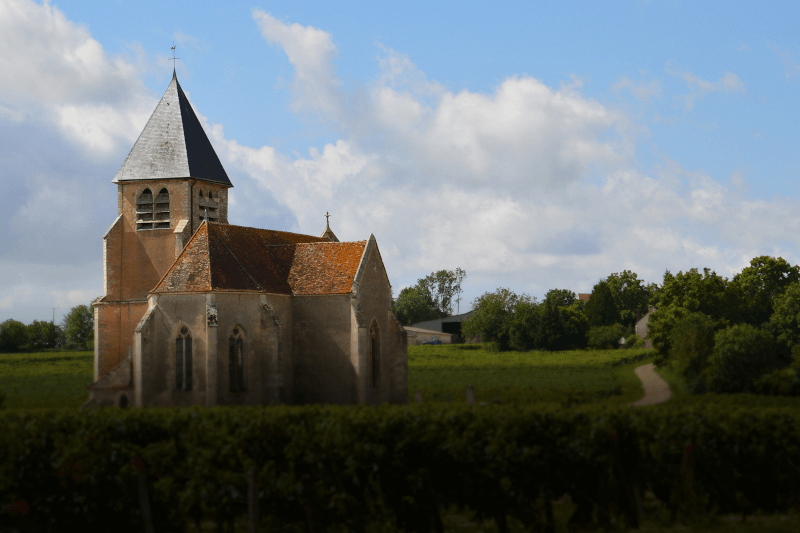 ブロカールのワイナリーに隣接するサンクレール・ド・プレジ教会は、ドメーヌのランドマークとなっている