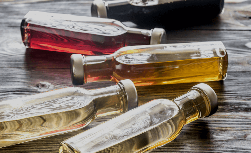 Verschiedene Essigsorten in Flaschen Verschiedene-Essigsorten-in-Flaschen