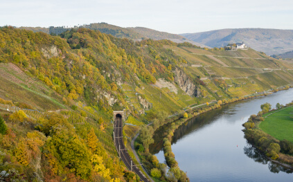 秋のモーゼルループ Pünderich 秋のモーゼルループ Pünderich