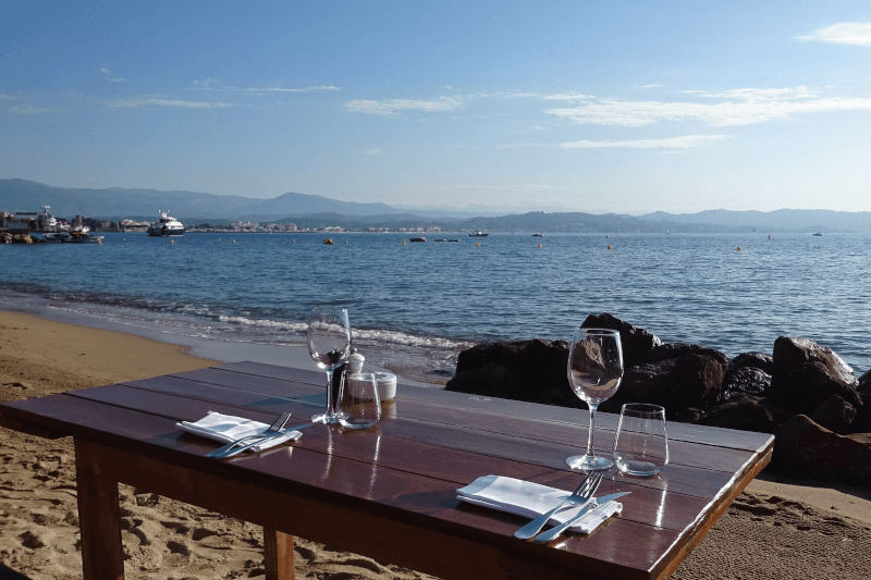 地中海も近い。