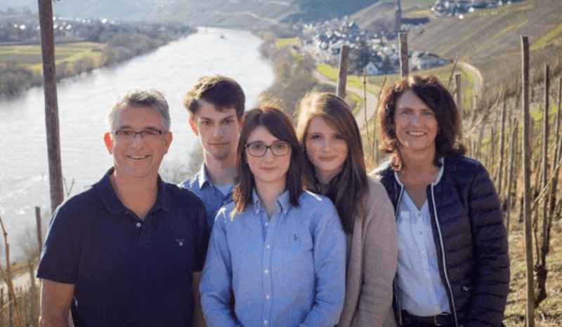 Weingut Schloss LieserのHaagファミリー。 Weingut Schloss LieserのHaagファミリー。