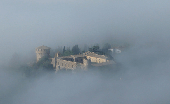 カステッロ・デラ・サーラ モーニングミスト