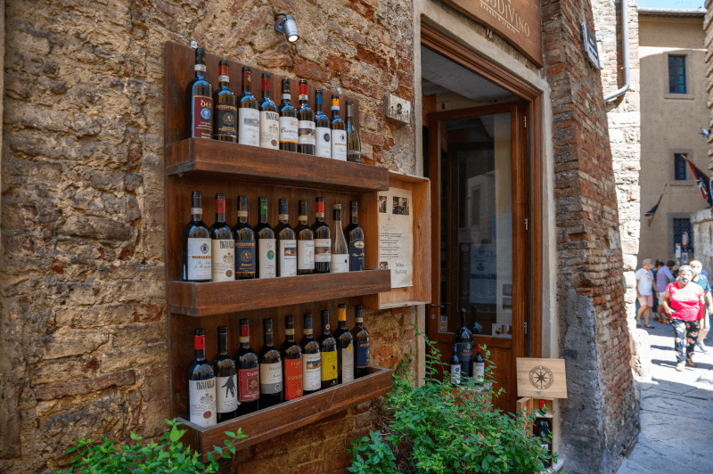 トスカーナのモンテプルチアーノでのワイン販売 トスカーナのモンテプルチアーノでのワイン販売