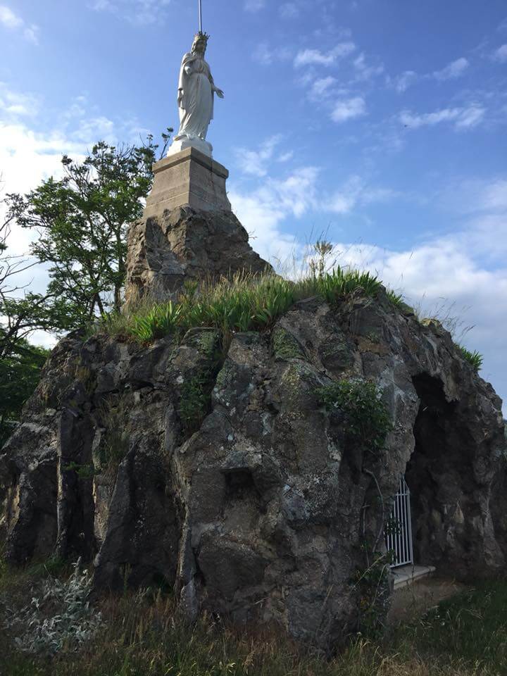 ワイナリーの代名詞ともいえる聖母像