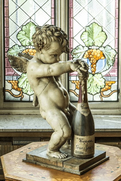 コッポのアール・ヌーヴォー様式のヴィラにある小天使像
