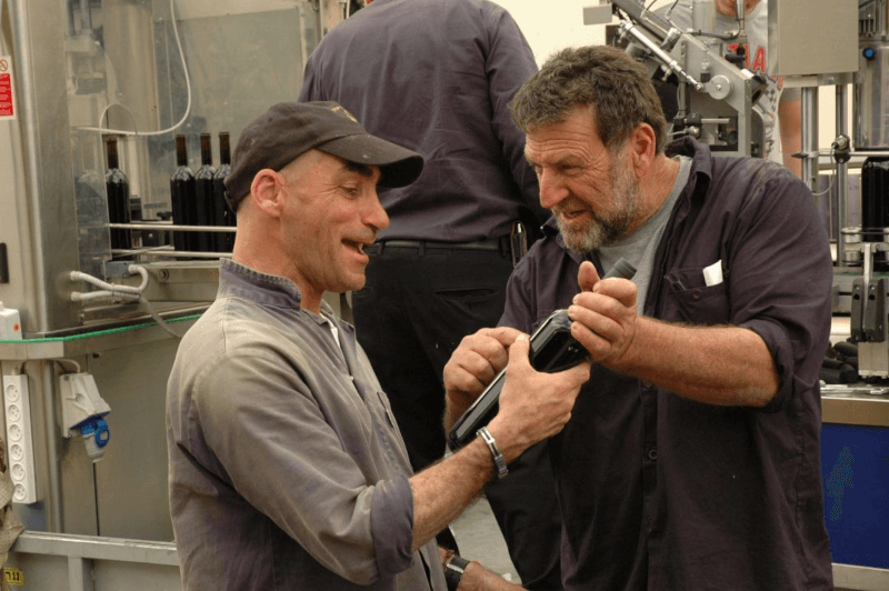 キブツの住民はワイナリーの共同所有者である