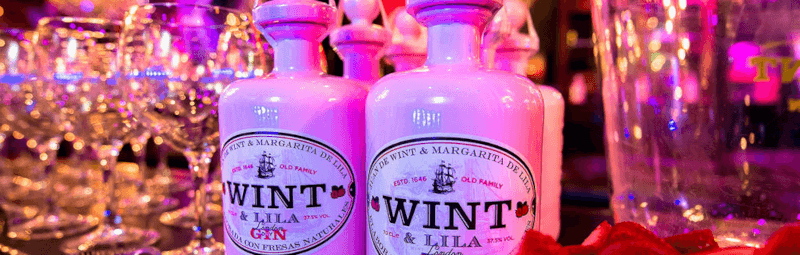 ...またはストロベリーの強いショットでおしゃれなカクテル。