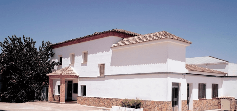 フィンカ・ロス・トレンゾネスのワインを生産するボデガス・レガンザ社