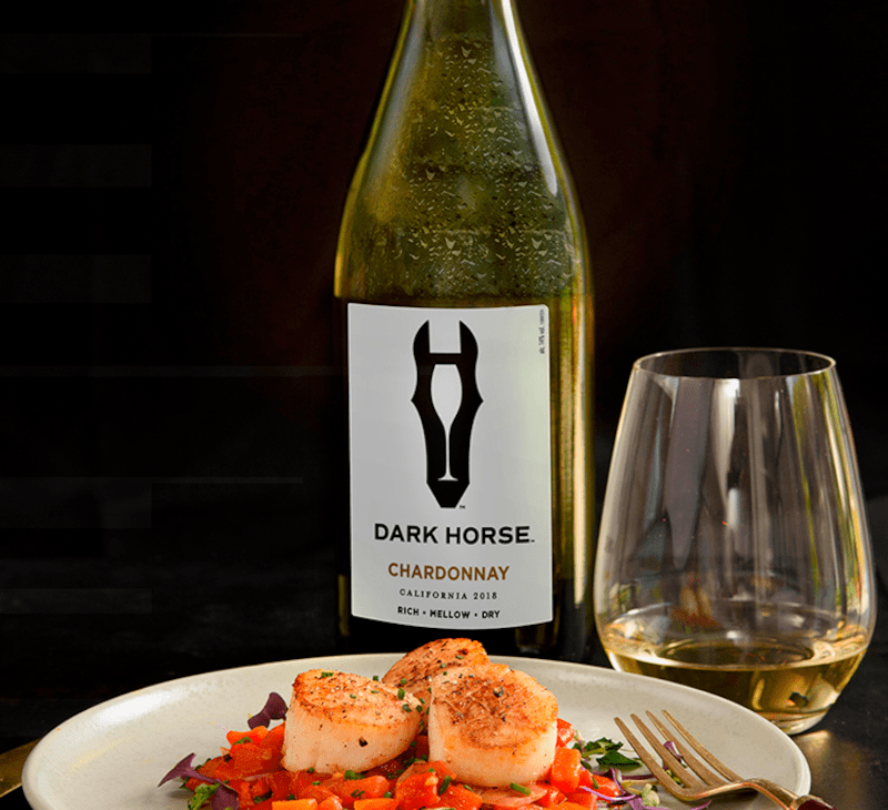 Dark Horse Chardonnay mit Speise Dark Horse Chardonnay mit Speise