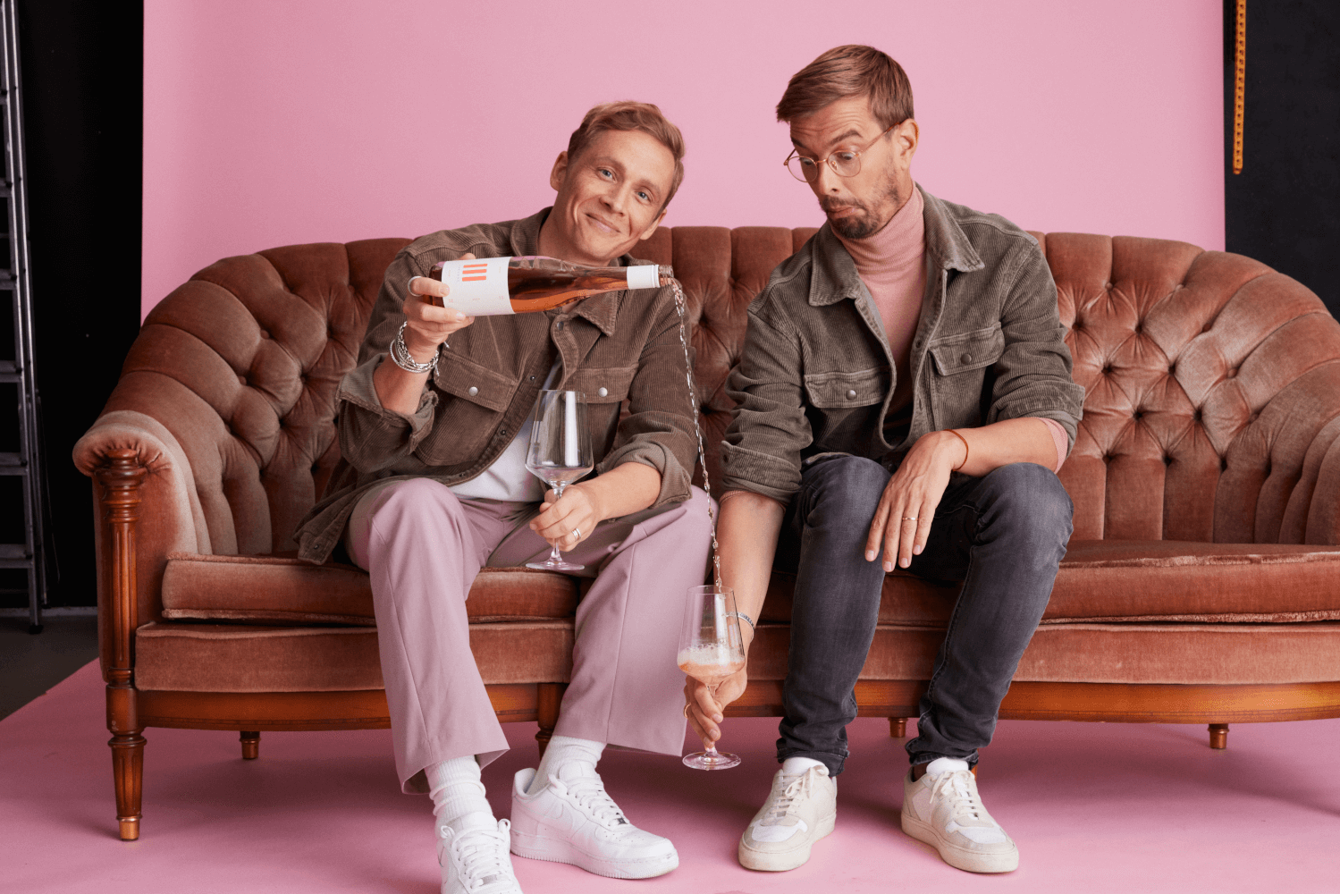 こぼさないでください