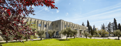 リヴァローズ本社