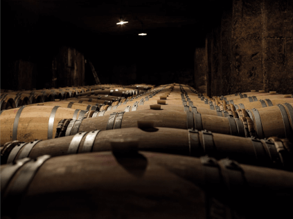ワインはシャトーの地下にあるトンネルに貯蔵される