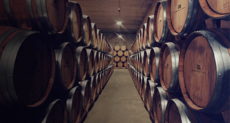 タレスのワインは、ほとんどすべて樽に入れられます。 タレスのワインは、ほとんどすべて樽に入れられます。