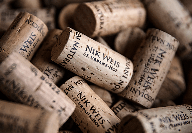 モーゼルから来たニク・ヴァイス・ワイナリー・ザント・アーバンス・ホフ